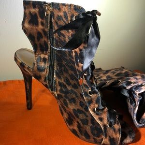 Anne Michelle Leopard Booties Heels sz 8